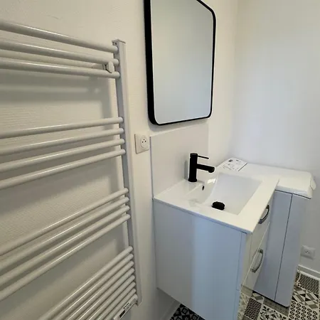 Cosy Et Accessible - Neuf En Centre-ville Mayenne