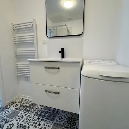 Cosy Et Accessible - Neuf En Centre-ville Apartment *